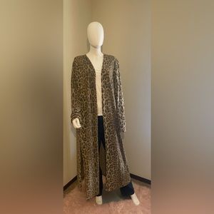 Women’s 2X/3X Cheetah Print Long Cardigan. Fleece Material.